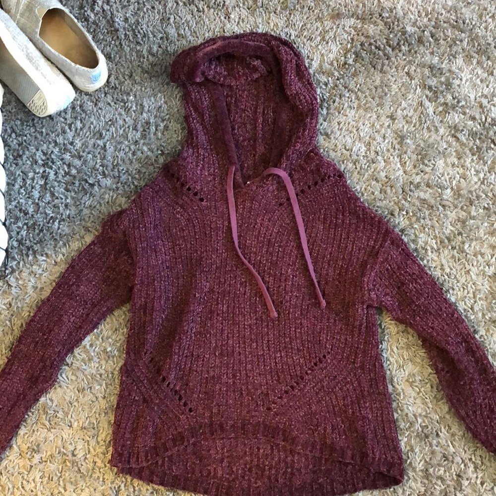 Light sweater can be worn as a sweatshirt !